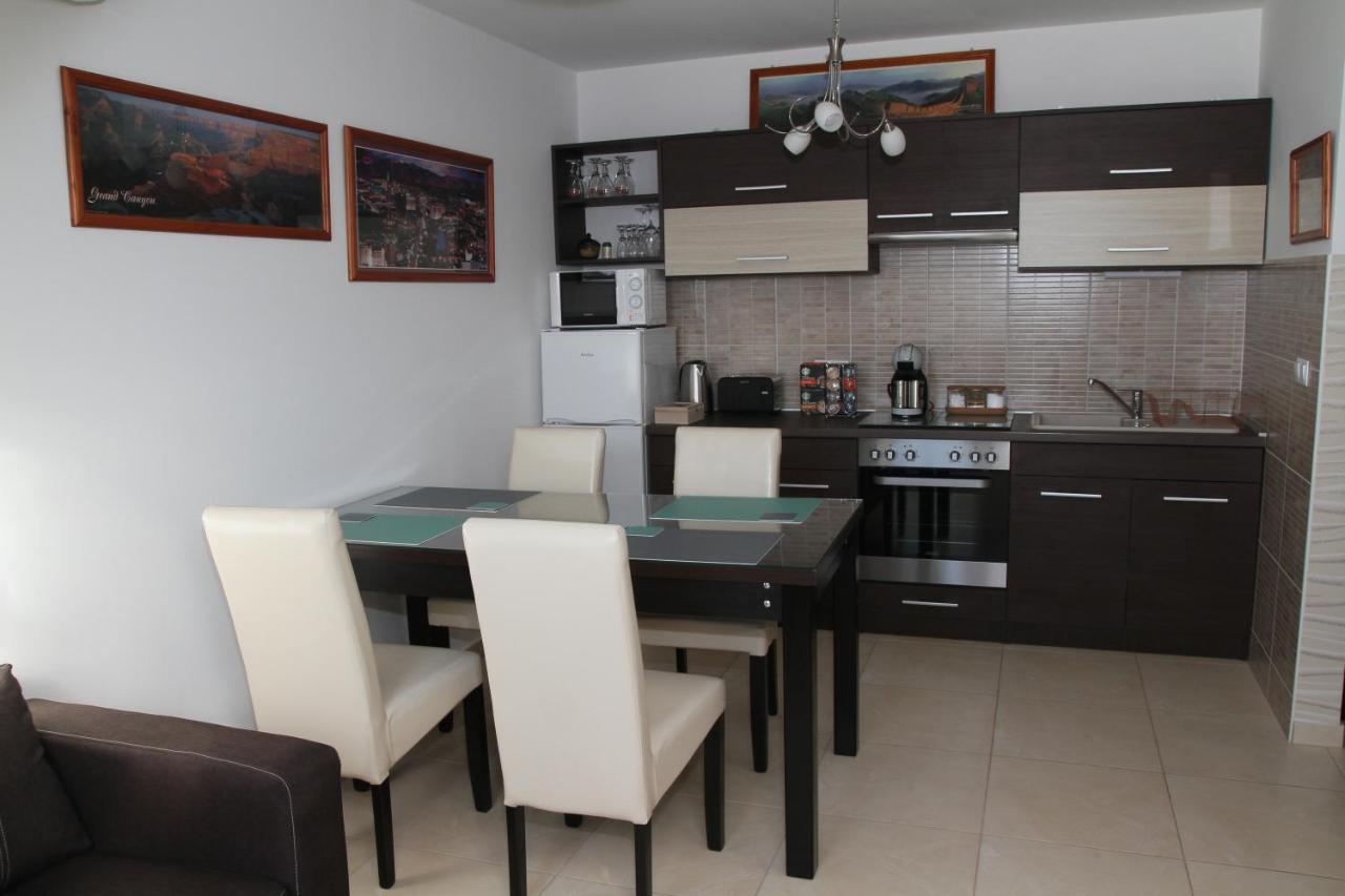 شقة Blonde River Apartman Soter سيغيد المظهر الخارجي الصورة