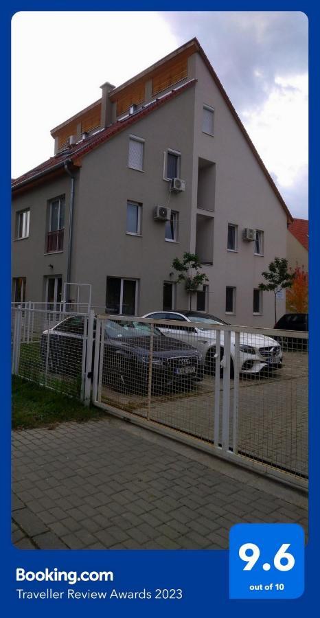 شقة Blonde River Apartman Soter سيغيد المظهر الخارجي الصورة